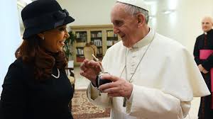 Bergoglio y Cristina: tomandose un matecito.